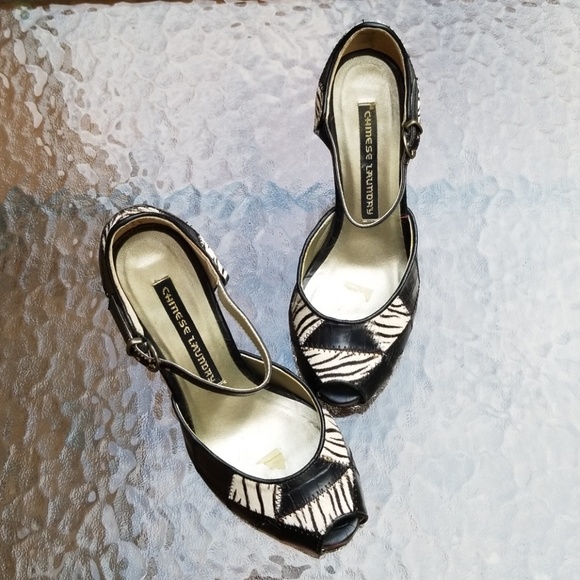 Chinese Laundry Platform PeepToe Zebra Sandles - Picture 2 of 6